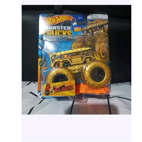 5 alarm Monster Trucks hotwheels 5 Alarm Gold Champion crashers