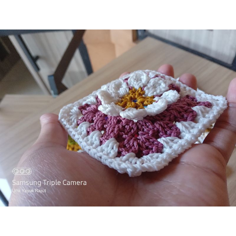 Granny square 3D aplikasi rajut