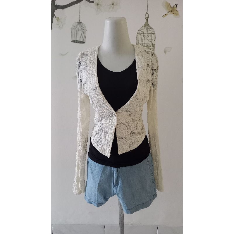 Blazer Brokat Cream ( Mantan ) + Daleman Kaos Hitam Tempel Bra