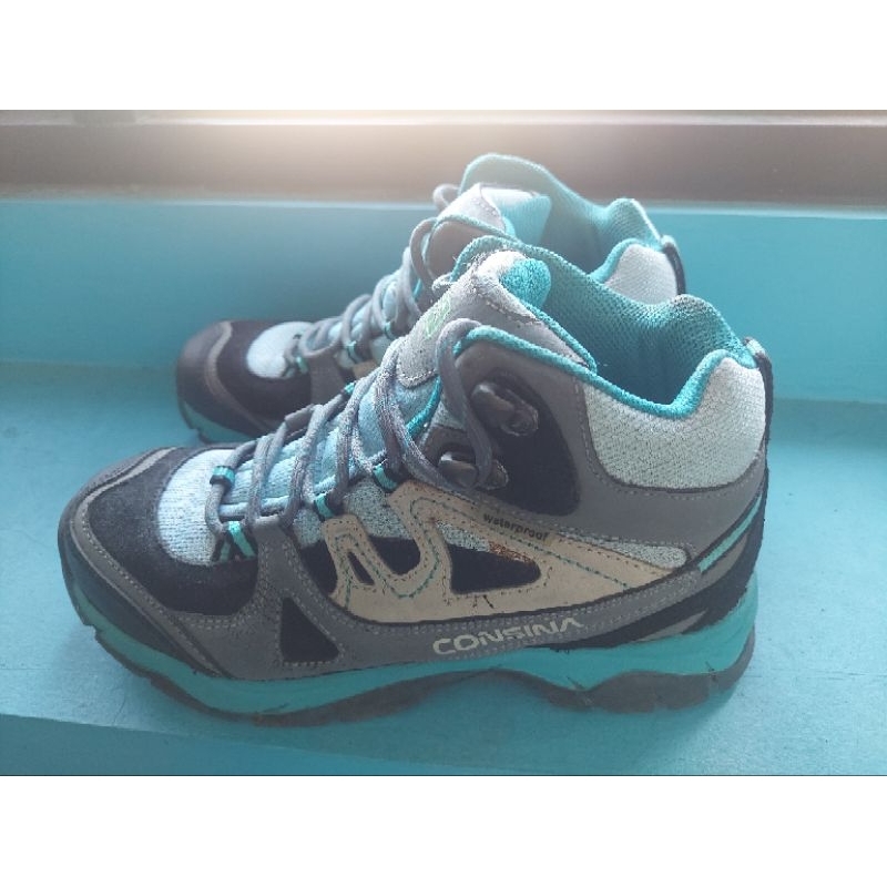 Preloved Sepatu Gunung Consina Alpine Woman