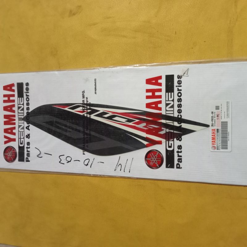 striping stiker panel bodi depan KIRI Yamaha Mio GT 2014 hitam original ygp 2bj-f832l-60