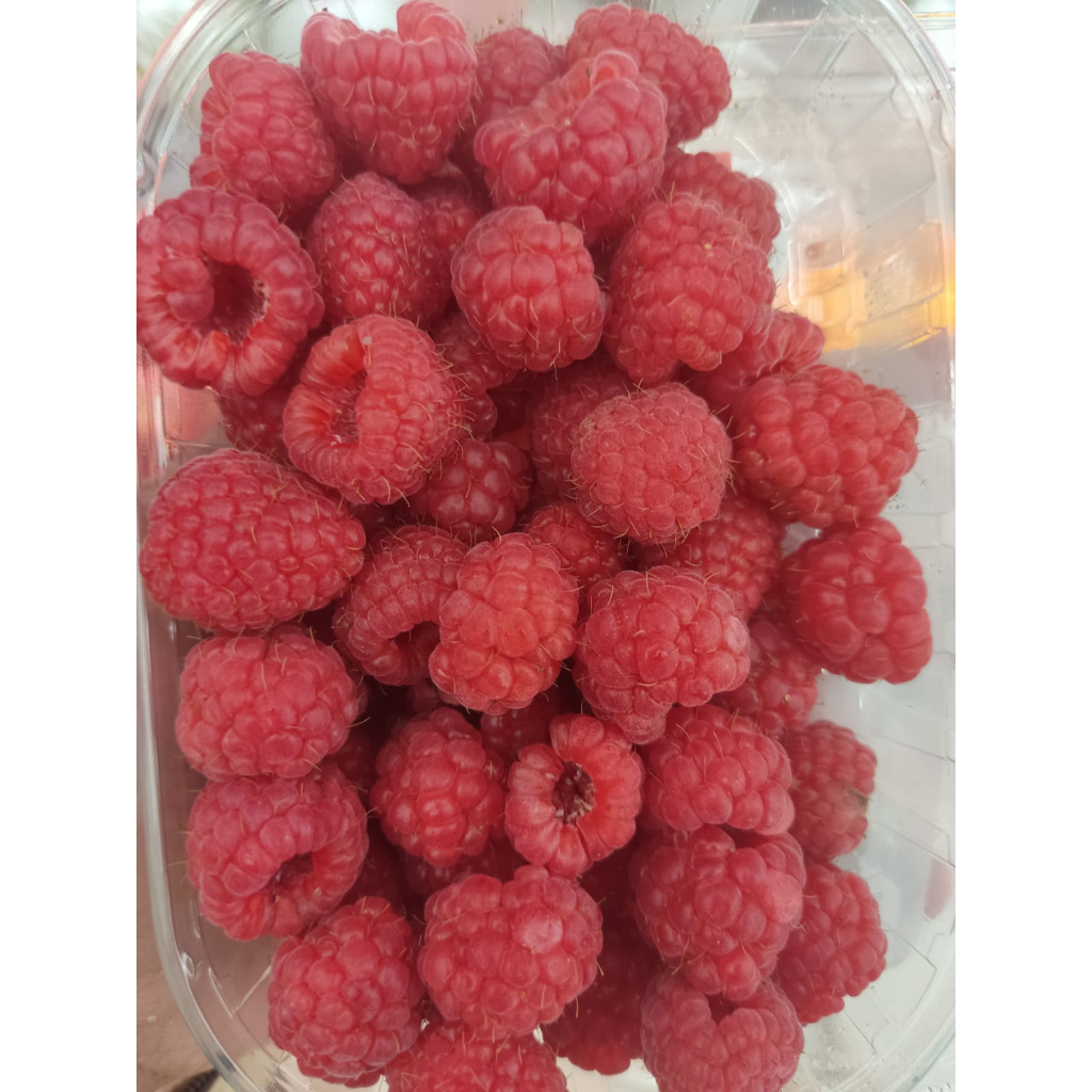 

Buah Raspberry Celebrations All Natural 125 Grm