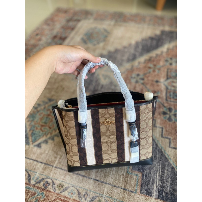 

Coach mollie tote signature