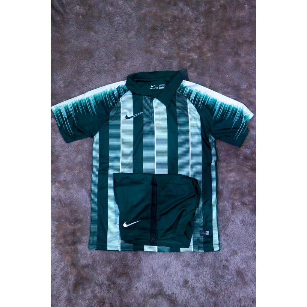 FULL SET BAJU FUTSAL SEPAK BOLA HIJAU GARIS PUTIH IMPORT GO