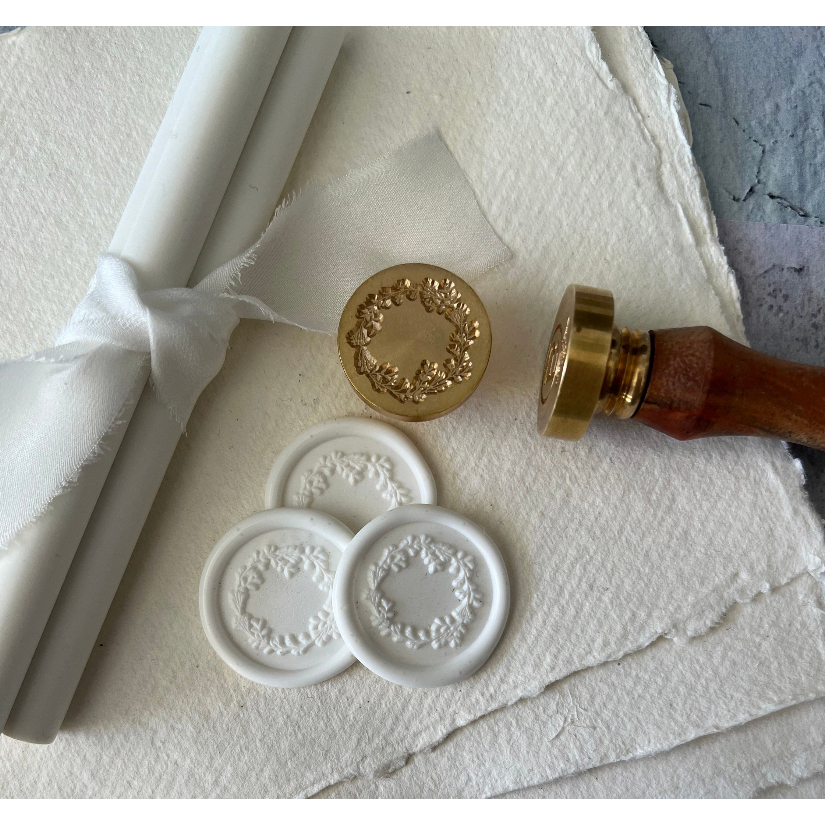 

(KSC) WHITE SELECTION- 1 Pcs seal wax coin sticker siap pakai ready stock (Include double tape) / souvenir pernikahan / accesories / calligraphy / journaling / undangan / hampers