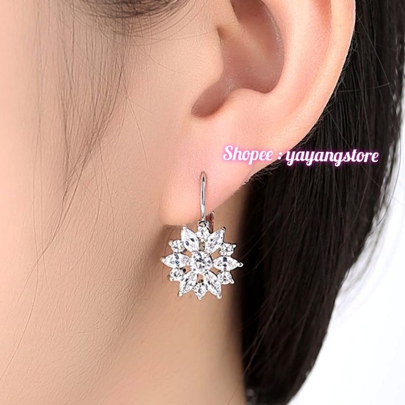 Anting Giwang Flower Stud / Anting Bunga Kristal Batu permata wanita Mewah Silver dan Gold Untuk Acara Pesta