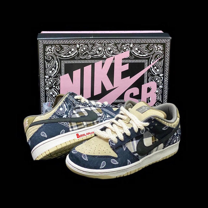 SB Dunk Low Travis Scott