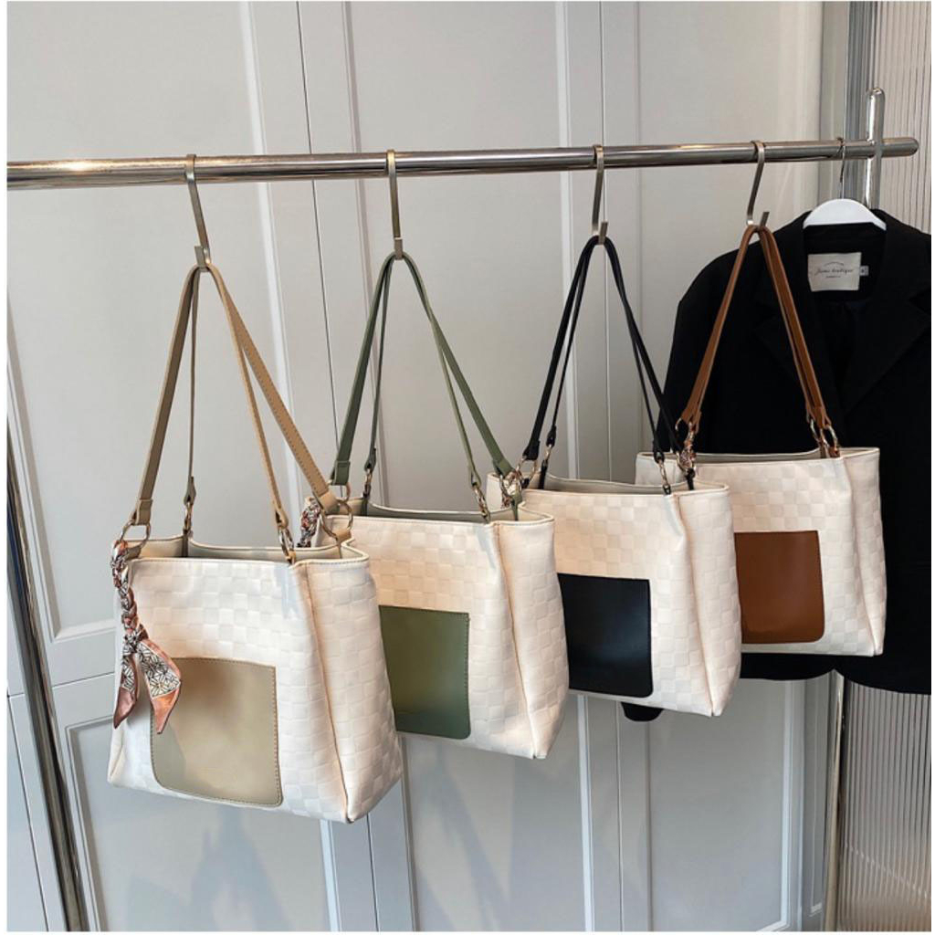 Tote Bag Kuliah Stylish – Muat Banyak, Cocok untuk Mahasiswa Trendy dengan Desain Simpel, Teman Seti