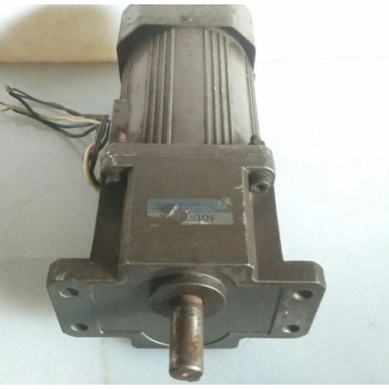 DINAMO MOTOR GEARBOK 220V AC 1PHASE RATIO 1 : 30 90WATT