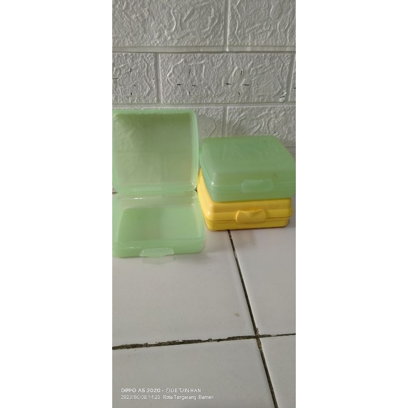 KOTAK ROTI/ SANDWICH KEEPER/ KOTAK BEKAL MAKAN ANAK TUPPERWARE SECOND ORI 1PC