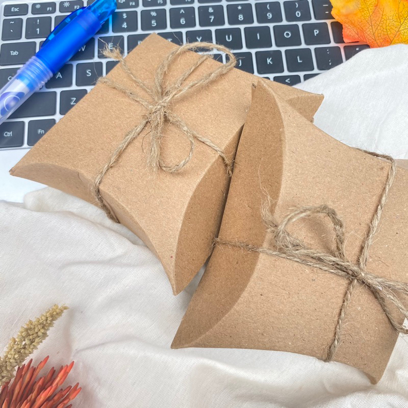 

gift box pillow box kotak kado souvenir aestetik