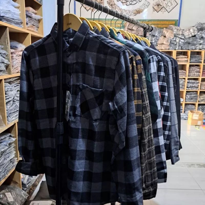 KEMEJA KOTAK LENGAN PANJANG BAHAN FLANEL UNISEX BISA UNTUK PRIA ATAU WANITA HEM KOTAK KOTAK BANJARMASIN KALIMANTAN | RUMIFY