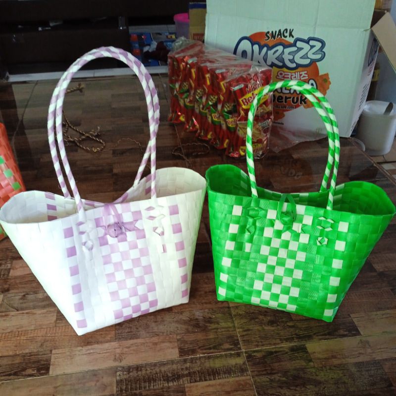 tas anyaman ukuran 18x18 warna RANDOM