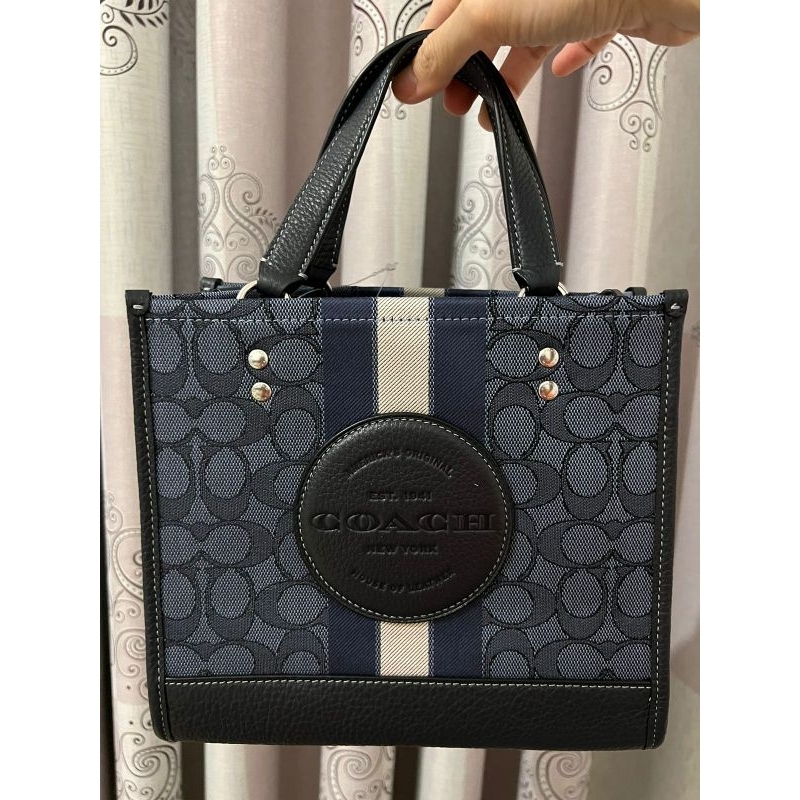 coach dempsey tote 22 denim