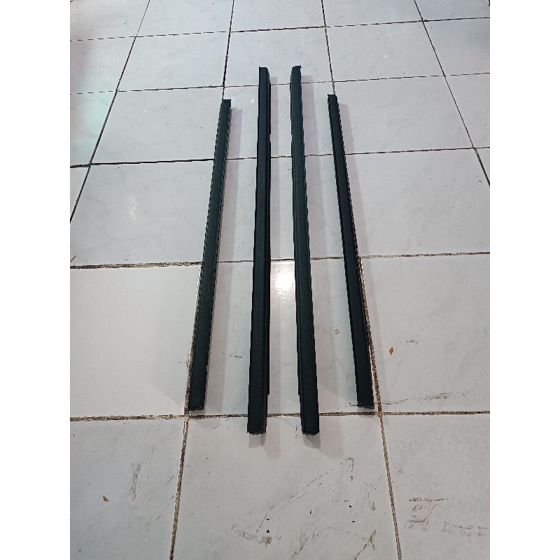 pelipit kaca apv hitam original