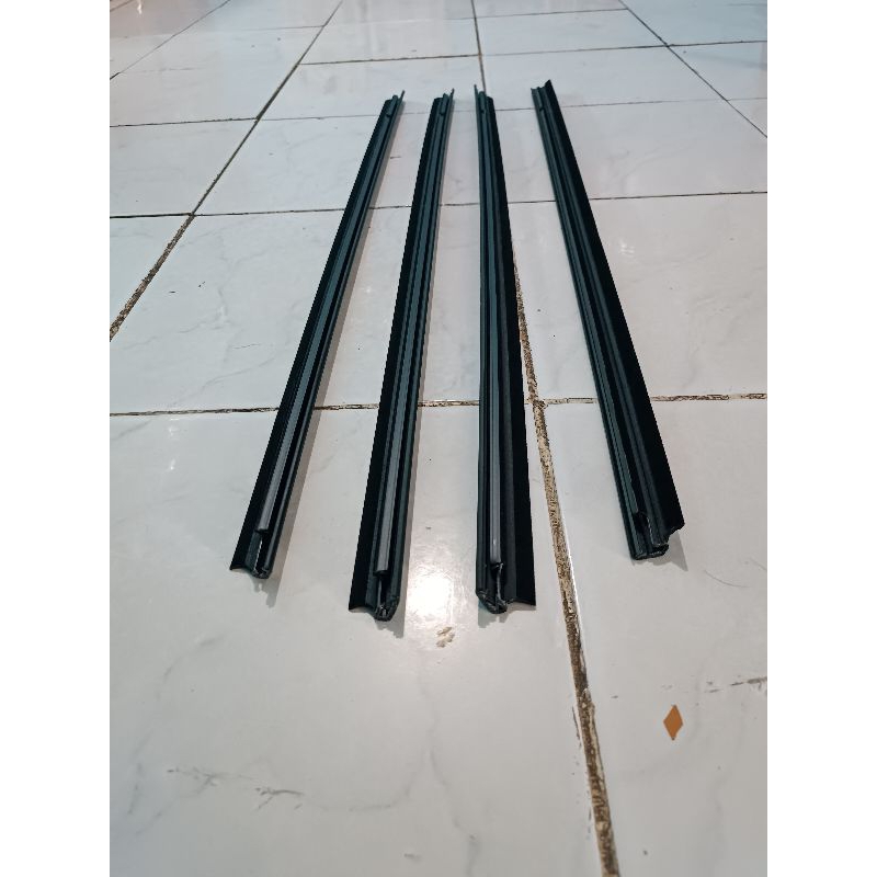 pelipit kaca rush terios lama hitam original