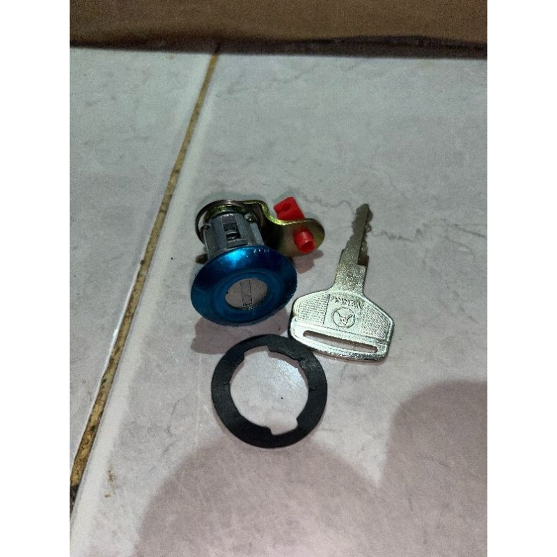 Kunci Pintu Belakang / Bagasi Corolla DX KE70 KE 70