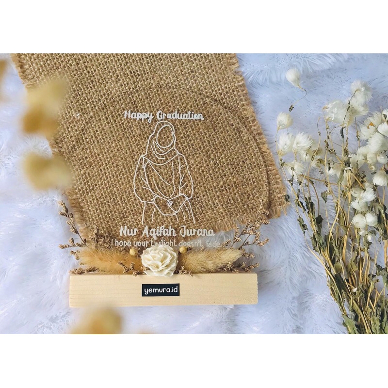 Rustic Round Ilustrasi/akrilik kostum/akrilik lettering/line art