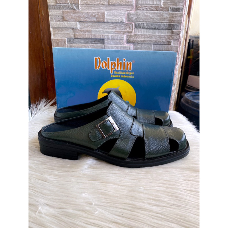 PSPGN.CO | ORIGINAL BRAND DOLPHIN 348 IN OLIVE SELOP KULIT PRIA BUSTONG MULES TUTONG SLIDE FORMAL SU
