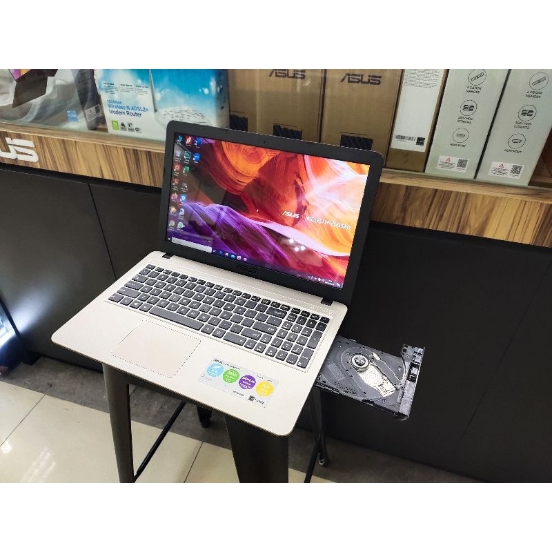 Laptop Leptop Asus X540S Generasi baru SSD 128GB Siap pakai