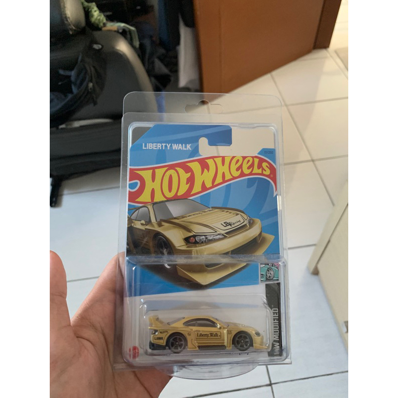 hotwheels nissan s15 lbwk (gold)