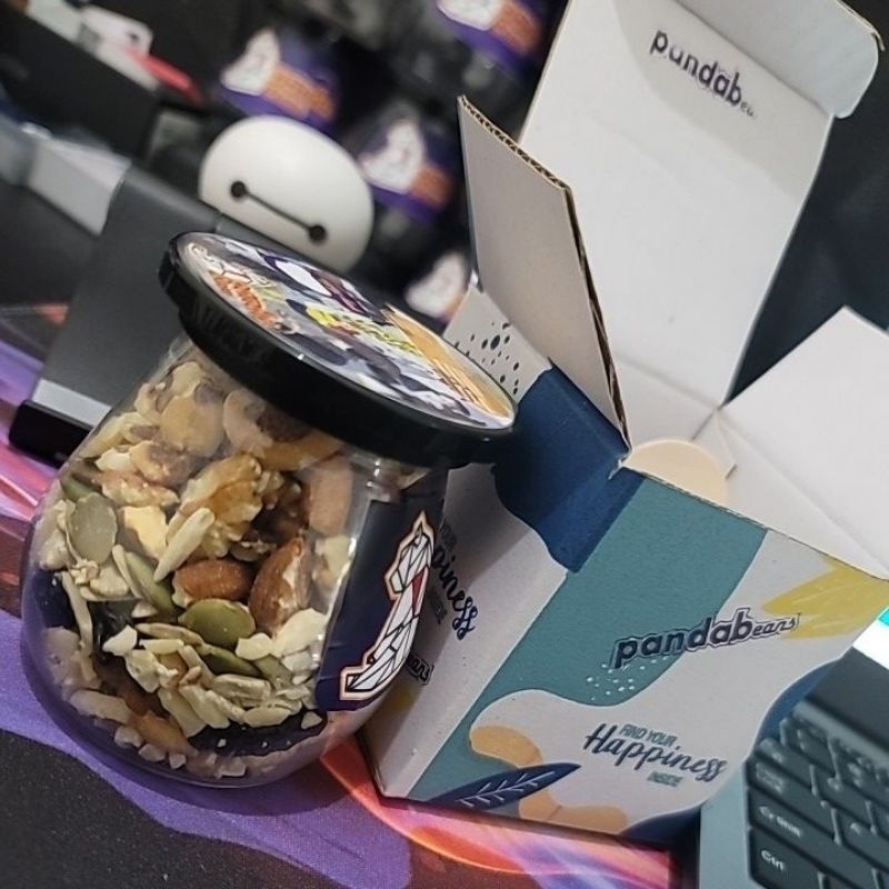 

Snacktnut Pandabeans - Only nuts (8 type of nuts) and berries