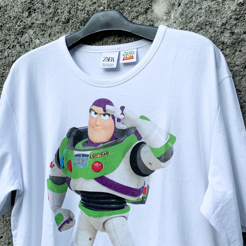Kaos Toy Story x ZARA Buzz Lightyer Official Merchendise