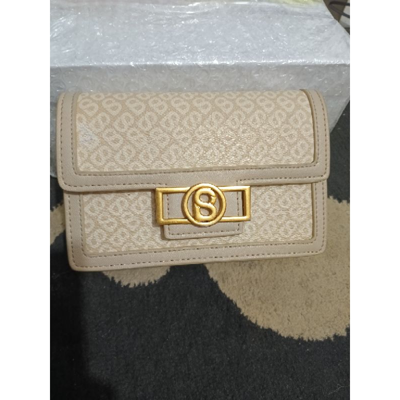 Preloved izzy sling bag buttonscarves