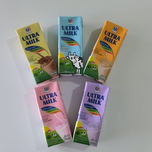 

Susu UHT Ultra Milk Kemasan 200ml Rasa Stroberi Full Cream dan Cokelat