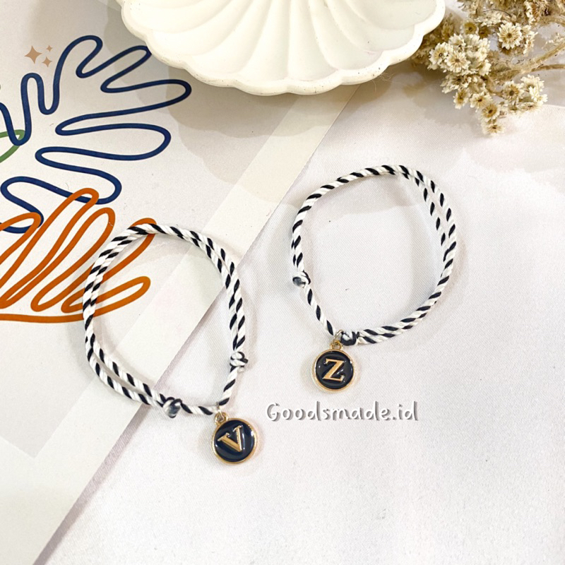 GELANG TRIDATU HITAM PUTIH HURUF EXPOXY ( A-Z )