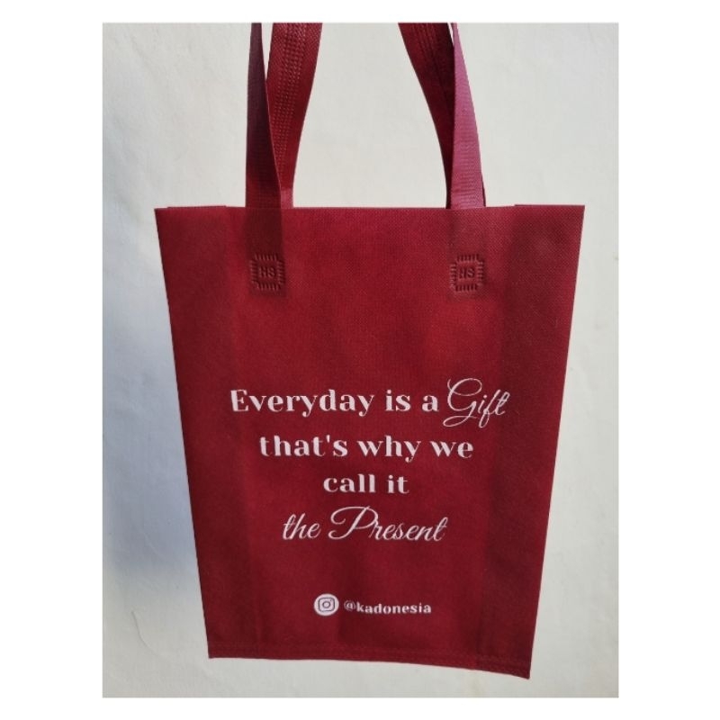 

Paperbag Tas / Tas Paper Bag / Goodie Bag untuk Kado