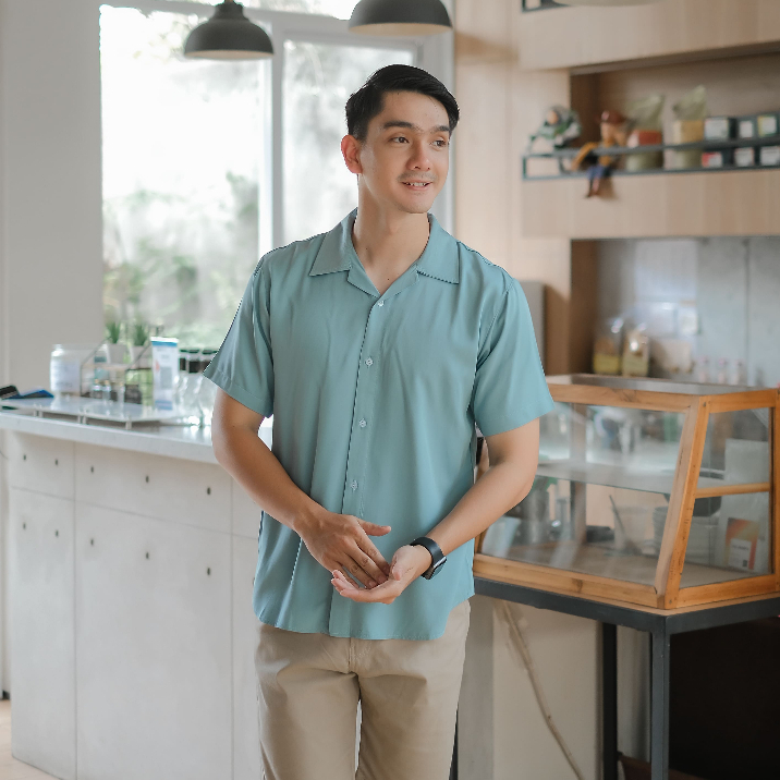 [ CUCI GUDANG ] Kemeja Rayon Raka Maroon Hawai Polos Adem dan Nyaman Pria Wanita - Stylelaki