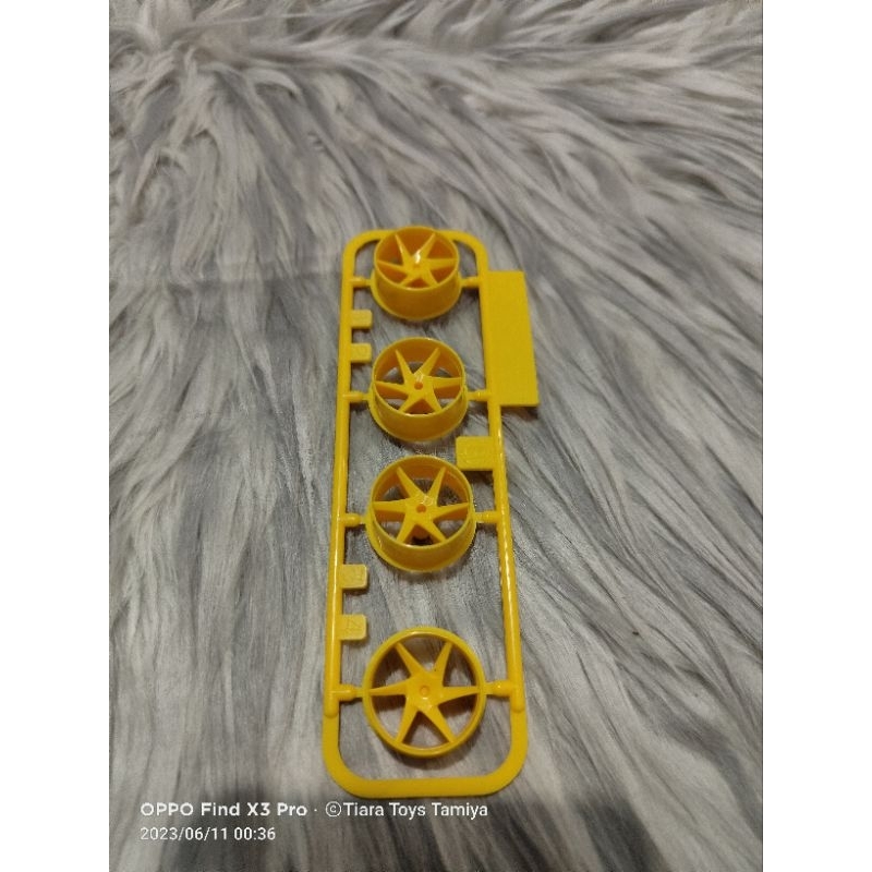 Tamiya Pelek Velg Medium Spiral 6 Spoke Kuning Yellow