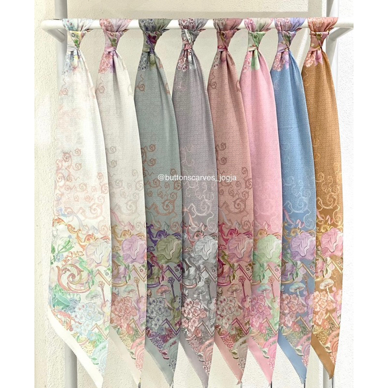 ❤️PRELOVED❤️ Buttonscarves - Alice in The Wonderland