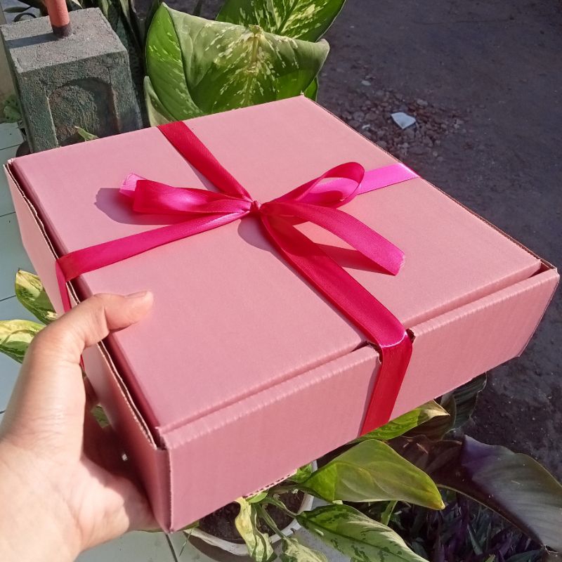 

BOX FULL PINK 24X24X7 - KOTAK KADO PINK - BOX HAMPERS - KADOKU SELALU UNTUKMU