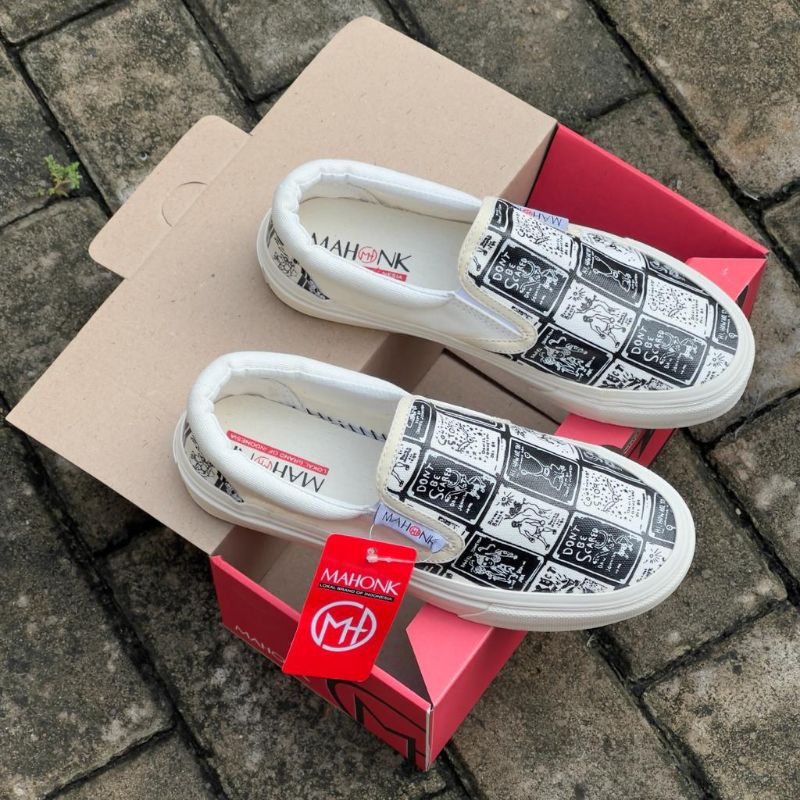 Mahonk Footwear - Slip On Sgb Broken White - Sepatu Sneakers Canvas Casual Pria Wanita Original Unisex Produk Lokal Indonesia Sepatu Gaya sekolah Kampus Santai Kantor Formal Semi Formal