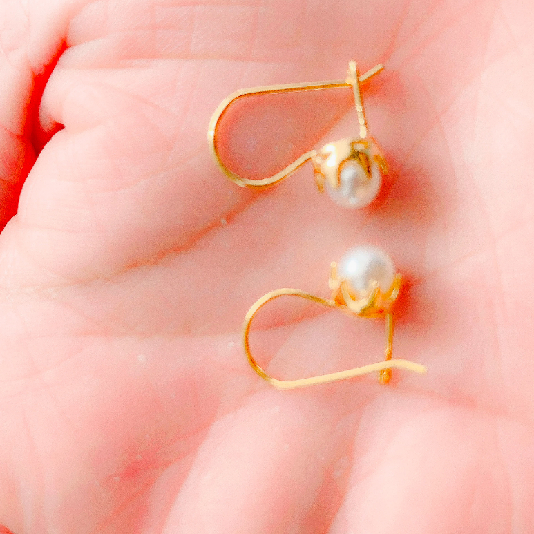 Anting Wanita Liontin Tunggal Zirconia Gold