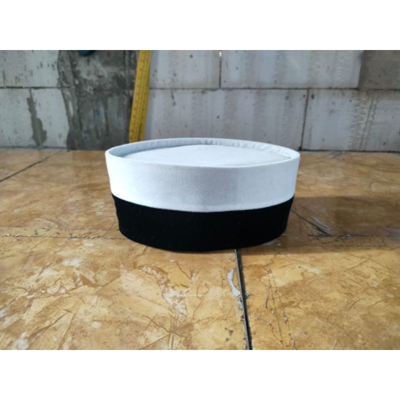 SONGKOK/PECI PUTIH HITAM