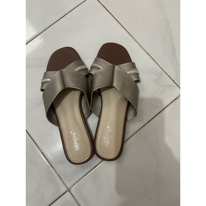 preloved sensini sandal size 37