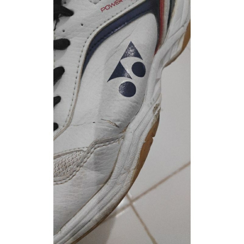 sepatu Yonex bekas