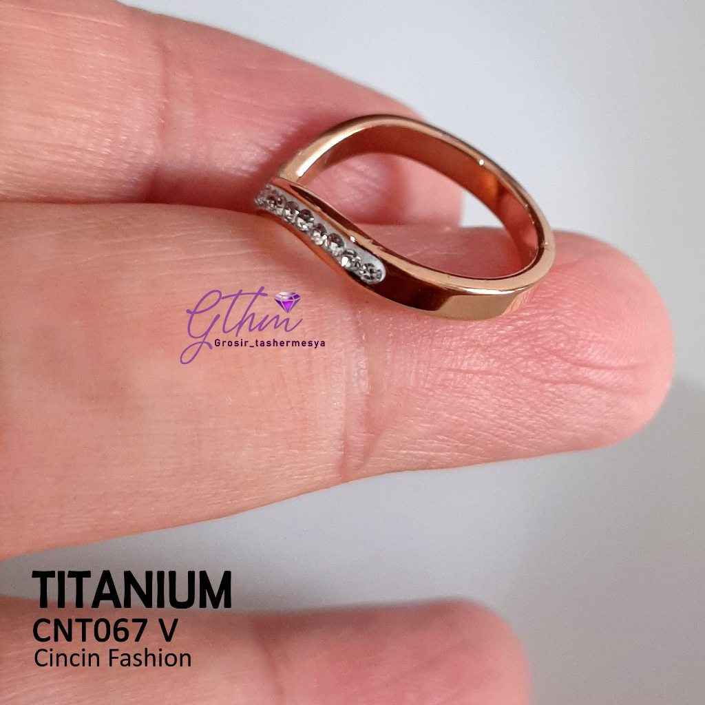 Cincin Wanita Titanium V shape Elegan Fashionable Perhiasan Fashion Import Premium Anti karat cnt067
