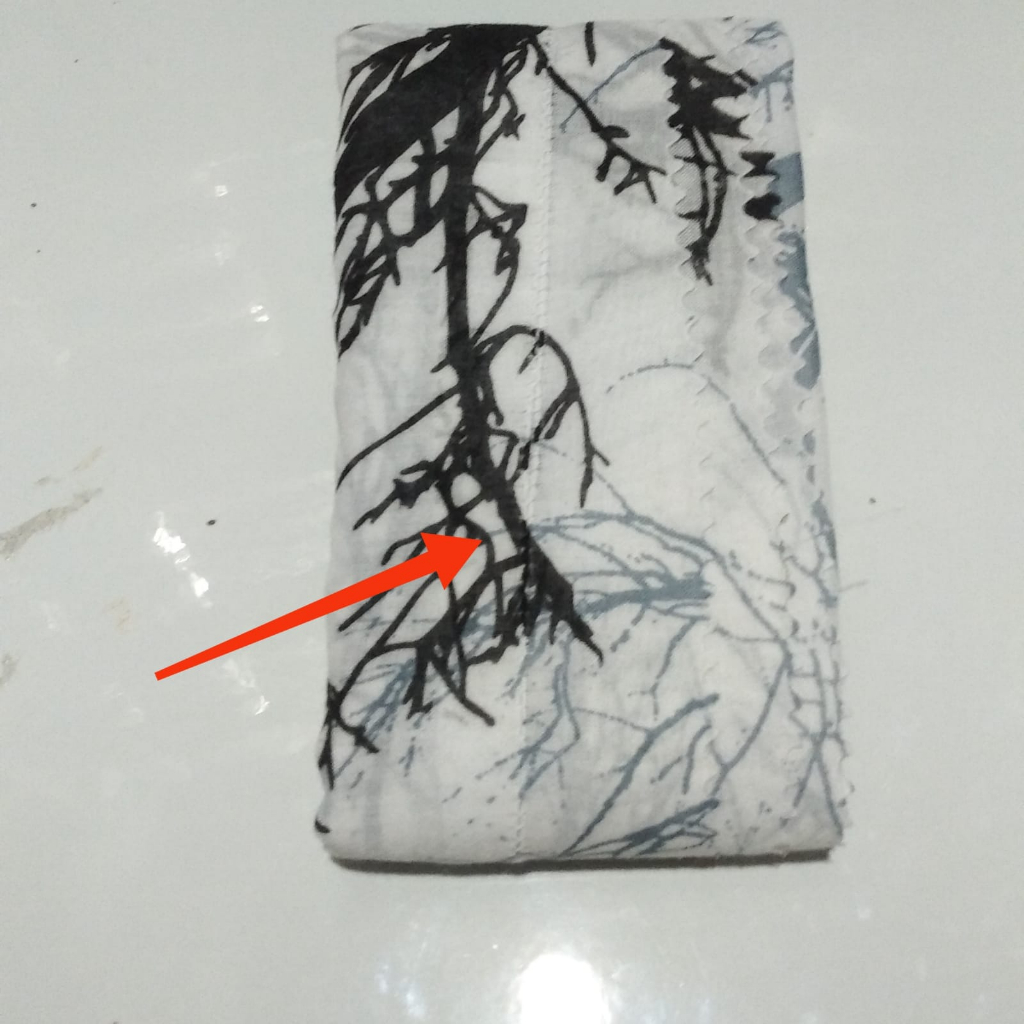 HIJAB SEGIEMPAT VOAL MOTIF RIJEK HALUS DIKIT