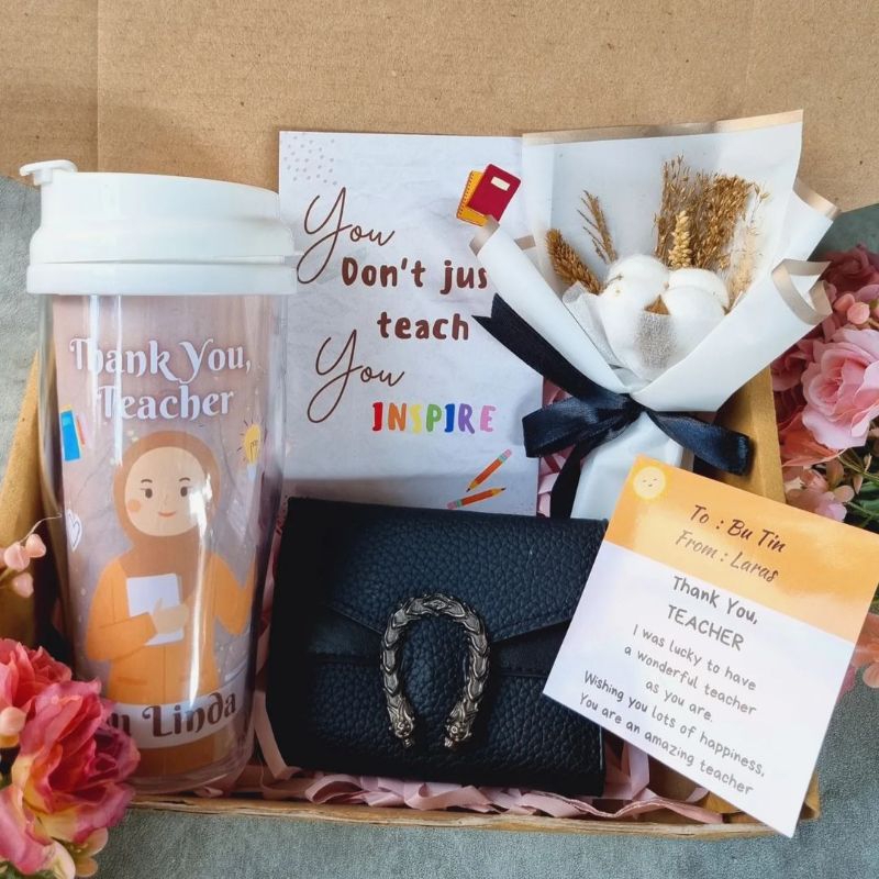 

Hampers Guru | Hampers guru cewek | Hampers guru tumbler | Hampers unik