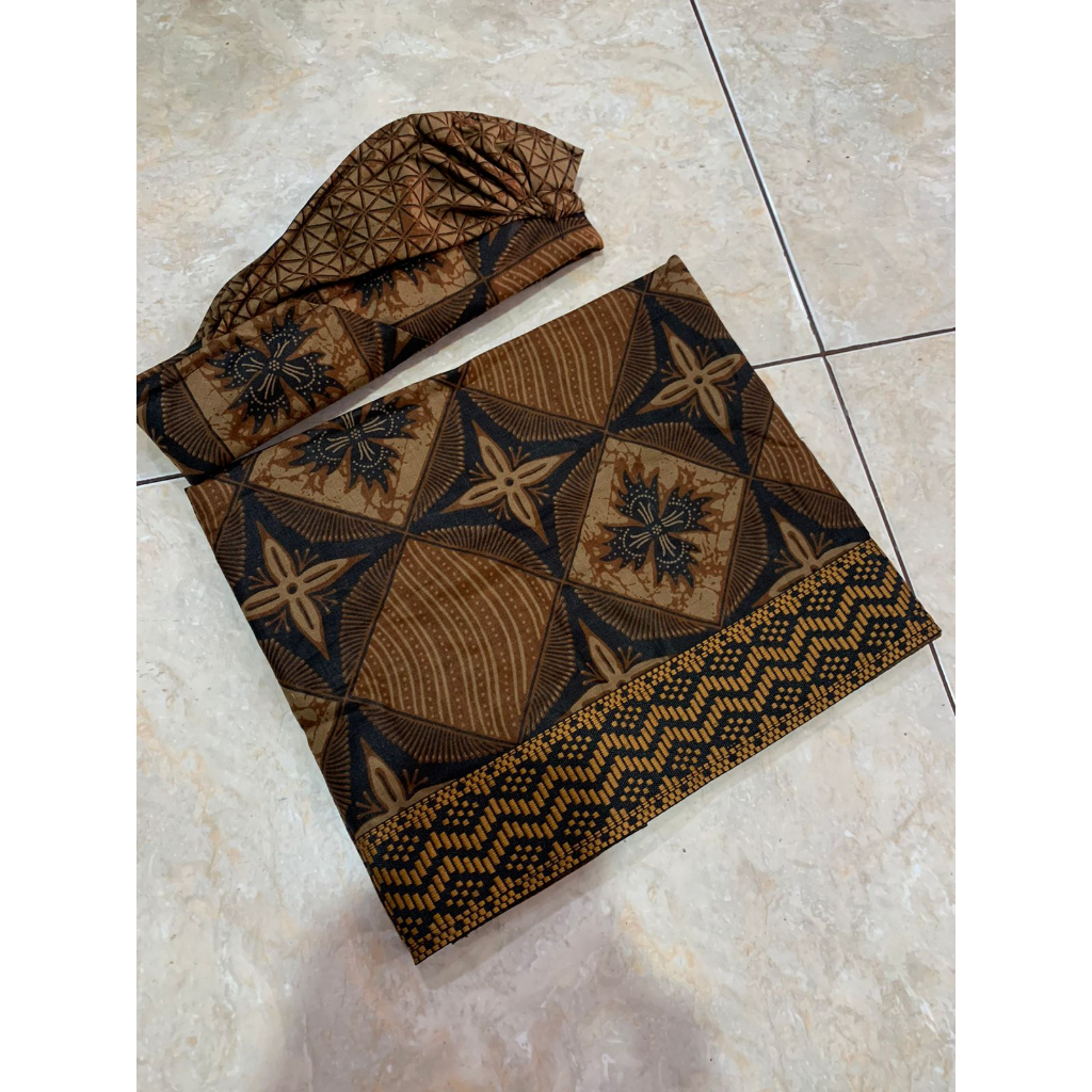 saput dan udeng setengah jadi batik