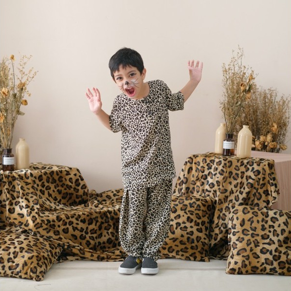 Ounadoutfit set leopard bom anak cowok baju main anak nyaman kekinian / setelan anak laki laki / setelan main anak / baju anak unisex / oneset anak rayon / baju anak motif hewan