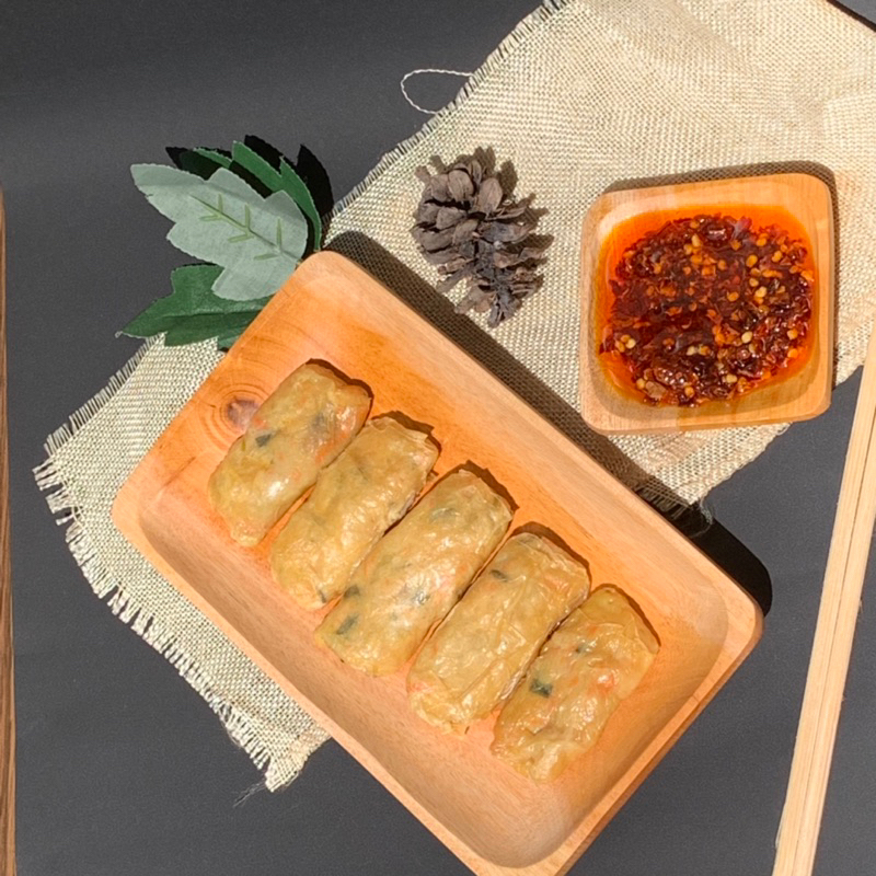 

Lumpia ayam kulit tahu per pack isi 20 dan 40