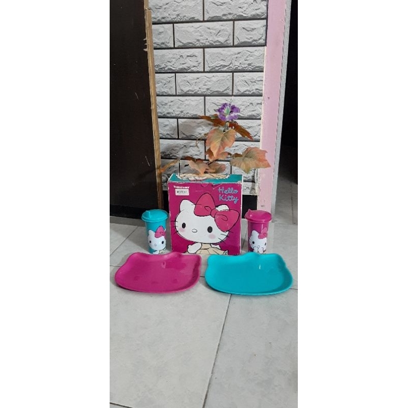 Jual hello kitty snack time set tupperware - Jakarta Barat - Michie  Hairbows