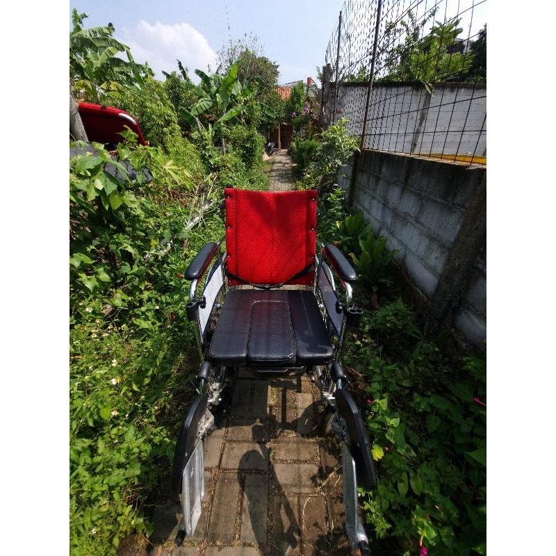 Kursi Roda Traveling Lipat Avico