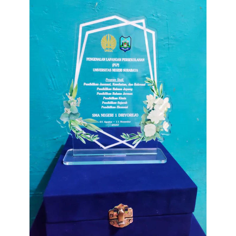 

Plakat akrilik custom uk 20cmx15cm plakat wisuda wedding plakat kenang kenangan cendramata