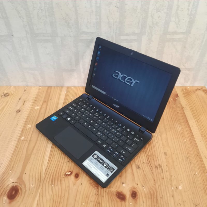 Laptop Acer ES1-111 intel Celeron N2840 Ram 4GB/HDD 500GB Os. Windows 10 Siap pakai